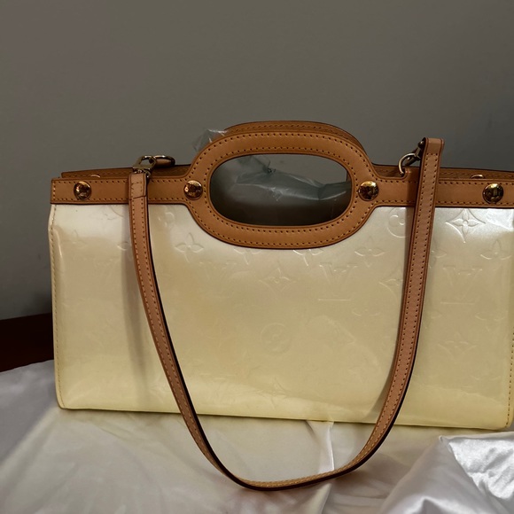 ROXBURY PATENT LEATHER HANDBAG - Picture 4 of 5
